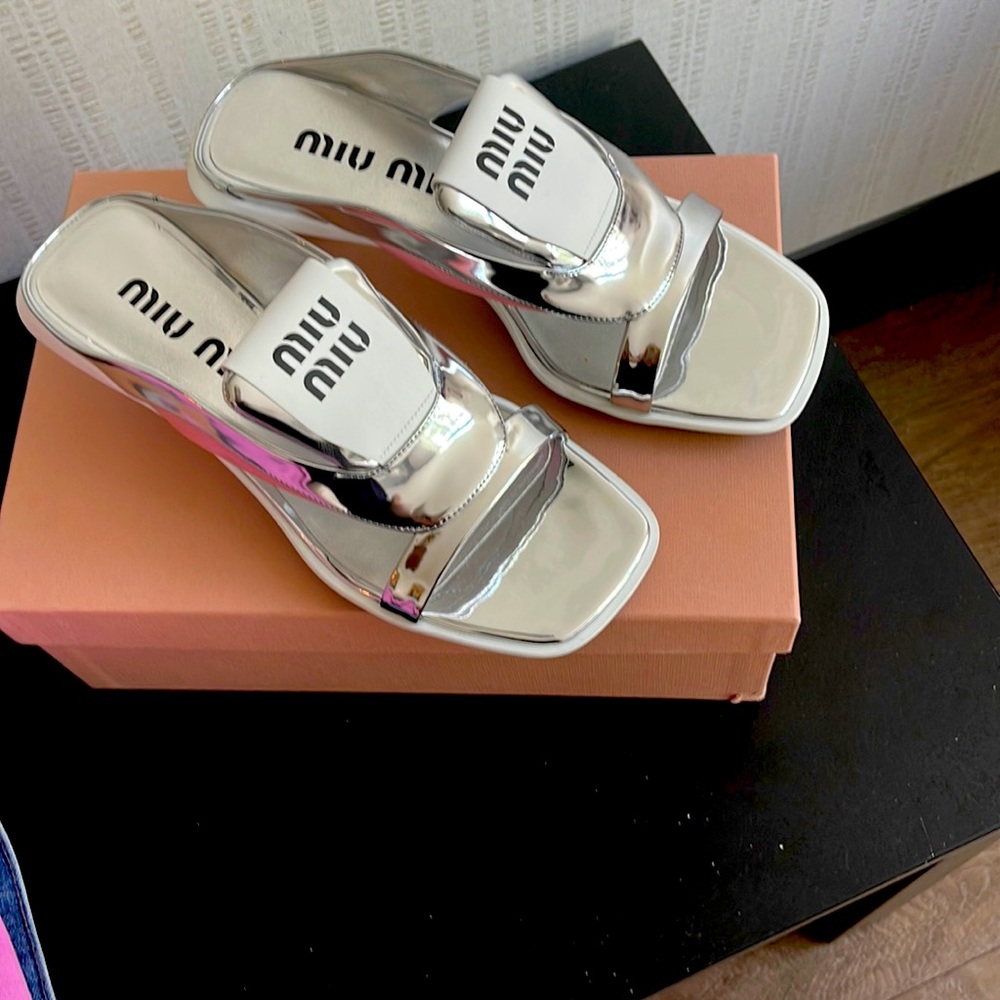 Women shoes , brend new with tag